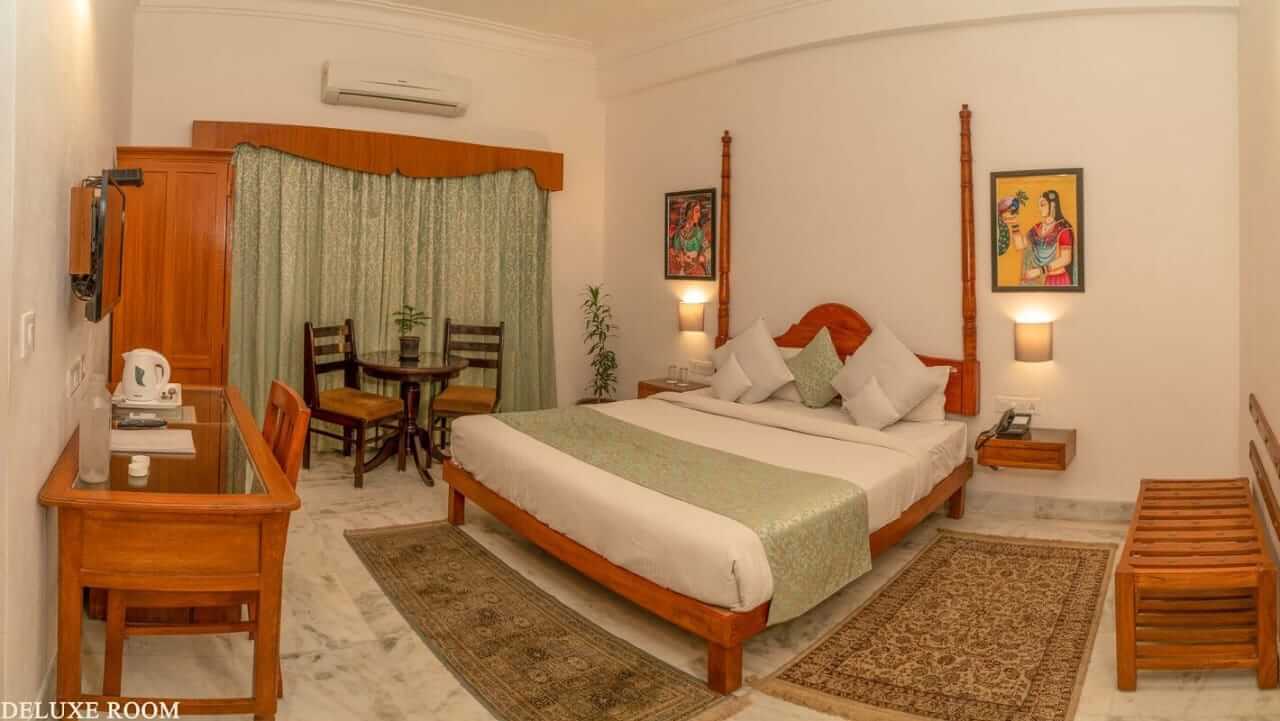 book-deluxe-room-in-udaipur
